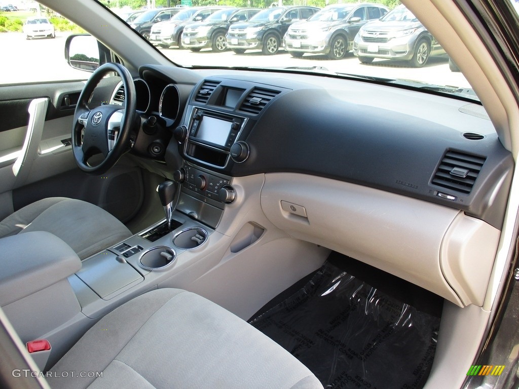 2013 Highlander  - Black / Sand Beige photo #18