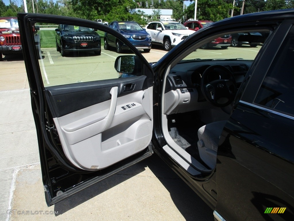 2013 Highlander  - Black / Sand Beige photo #28