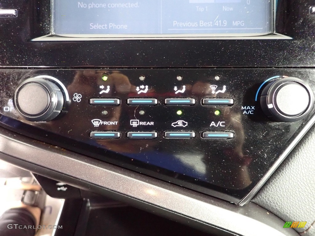 2019 Camry LE - Celestial Silver Metallic / Black photo #19