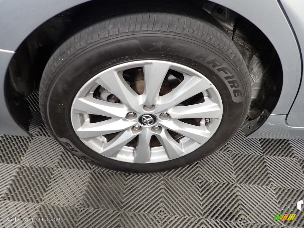 2019 Camry LE - Celestial Silver Metallic / Black photo #29