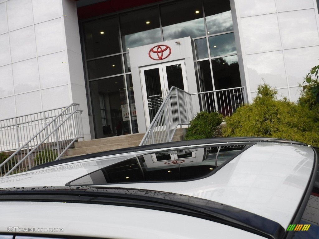 2022 RAV4 XLE  Premium AWD Hybrid - Blizzard Pearl / Black photo #3