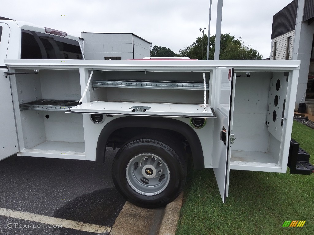 2022 Chevrolet Silverado 3500HD Work Truck Crew Cab Chassis Trunk Photos