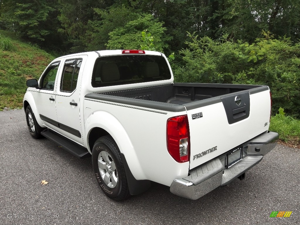 2012 Frontier SV Crew Cab - Avalanche White / Beige photo #9