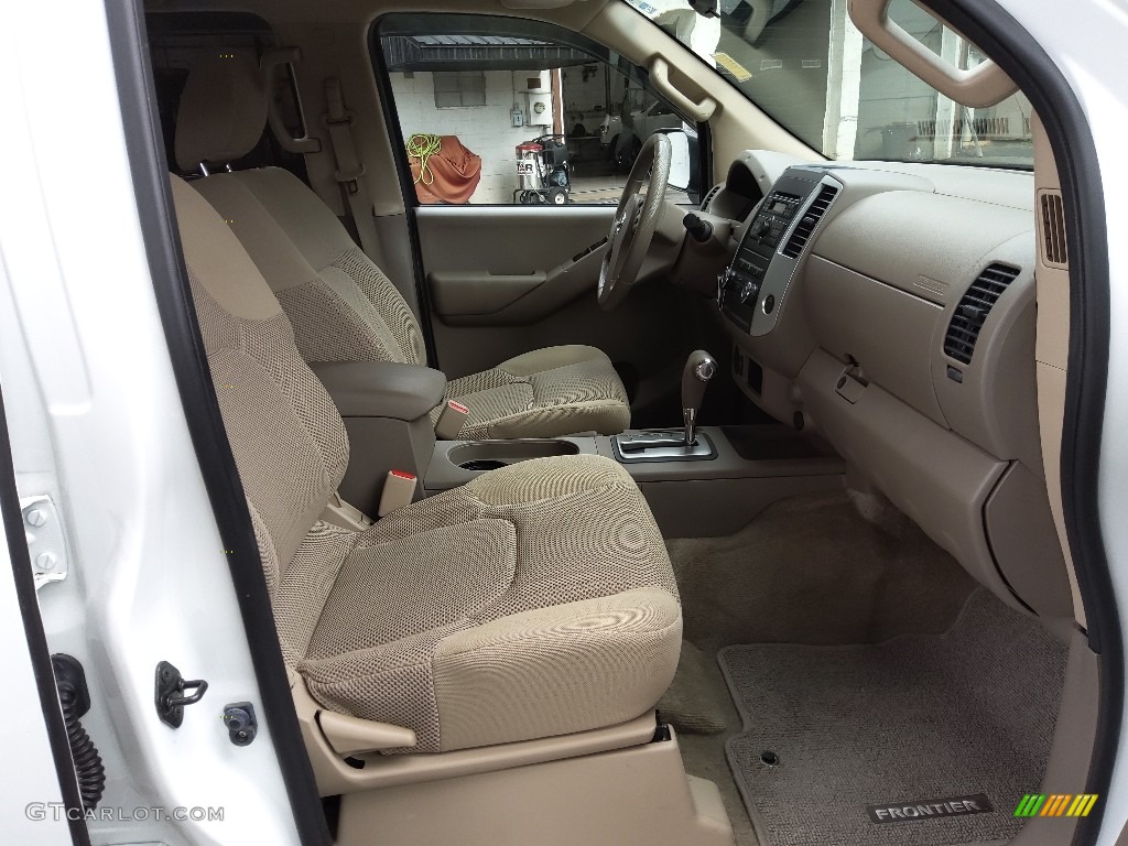 2012 Frontier SV Crew Cab - Avalanche White / Beige photo #15