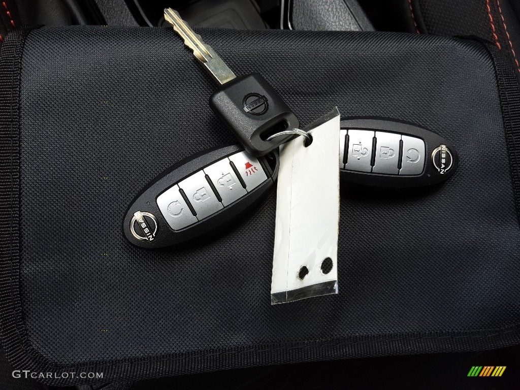 2022 Nissan Frontier Pro-X Crew Cab Keys Photos