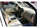 Oxford White - Mariner Luxury 4WD Photo No. 17