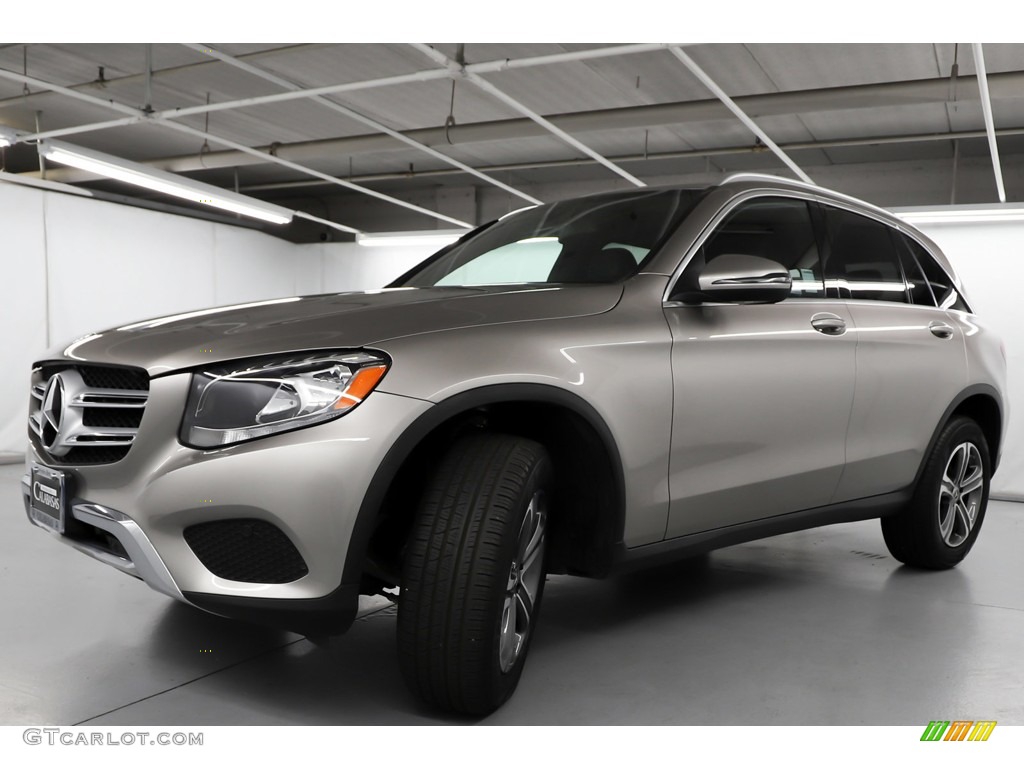 2019 GLC 300 - Mojave Silver Metallic / Black photo #14
