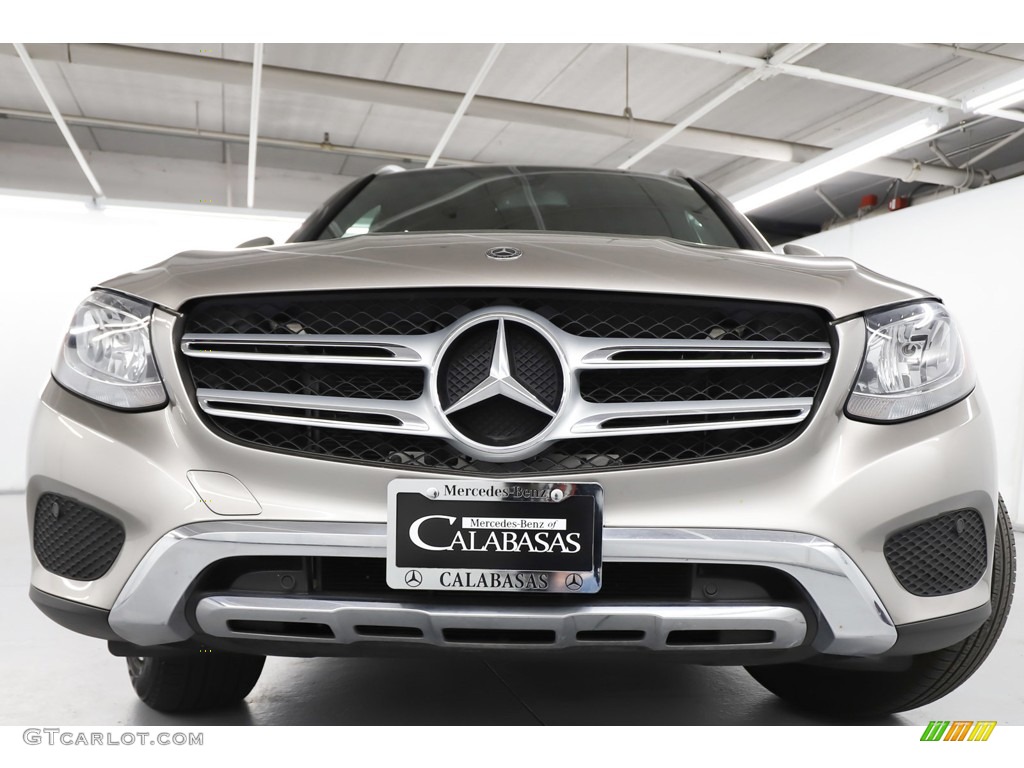2019 GLC 300 - Mojave Silver Metallic / Black photo #16