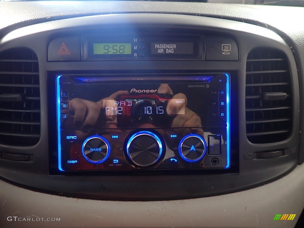 2009 Accent GLS 4 Door - Platinum Silver / Gray photo #2