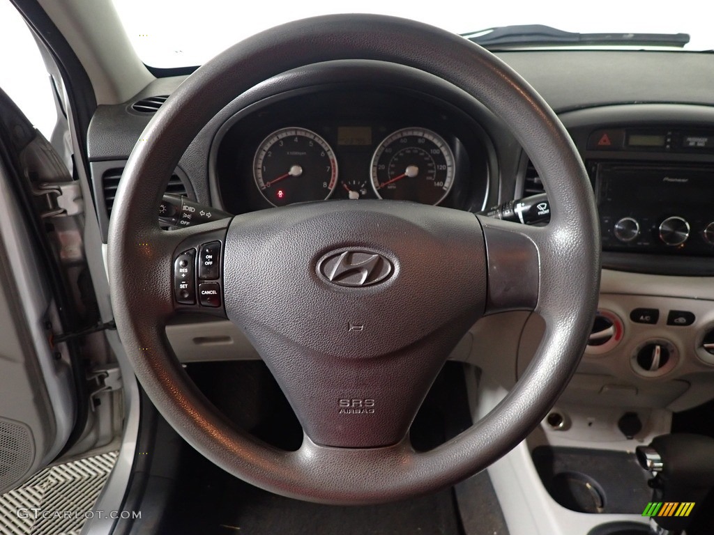 2009 Accent GLS 4 Door - Platinum Silver / Gray photo #17