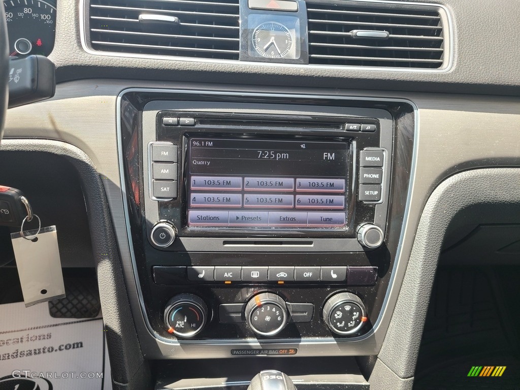 2014 Passat TDI SE - Tungsten Silver Metallic / Titan Black photo #17