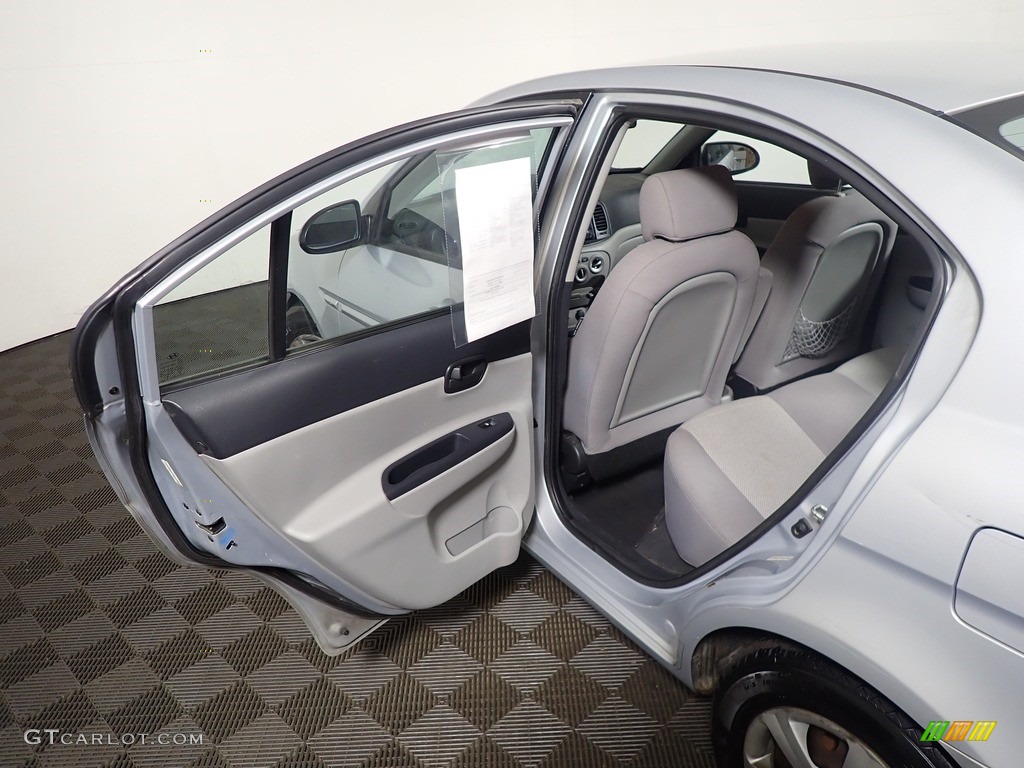 2009 Accent GLS 4 Door - Platinum Silver / Gray photo #22