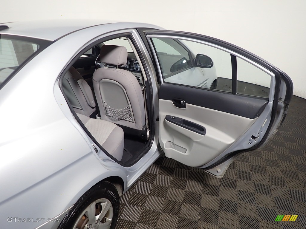 2009 Accent GLS 4 Door - Platinum Silver / Gray photo #23
