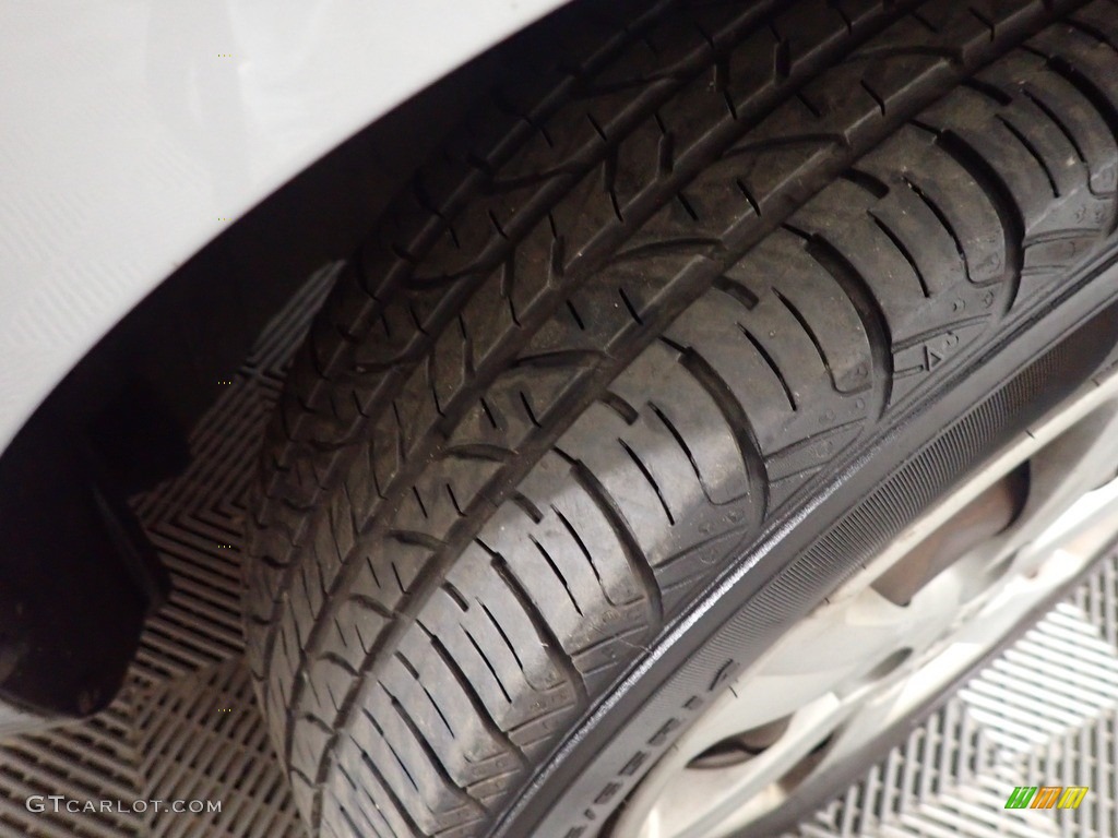 2009 Accent GLS 4 Door - Platinum Silver / Gray photo #28