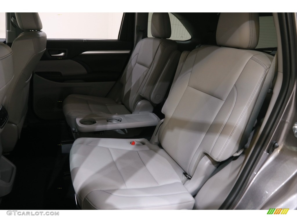 2019 Highlander XLE - Predawn Gray Mica / Ash photo #18