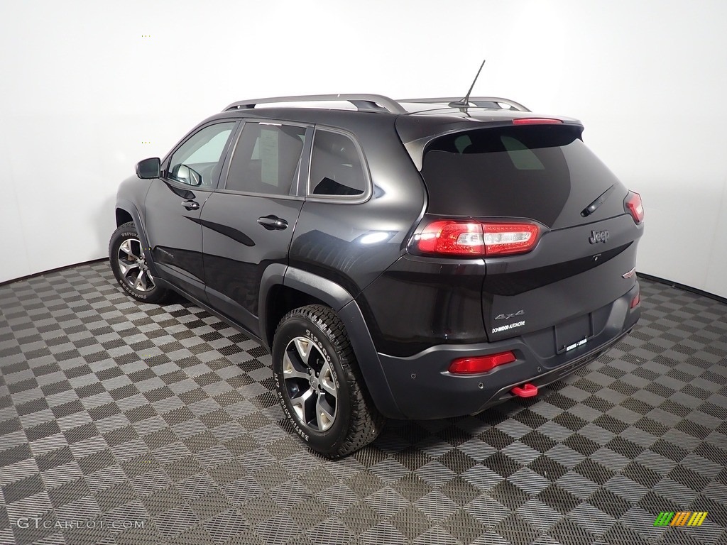 2015 Cherokee Trailhawk 4x4 - Brilliant Black Crystal Pearl / Trailhawk Black photo #12