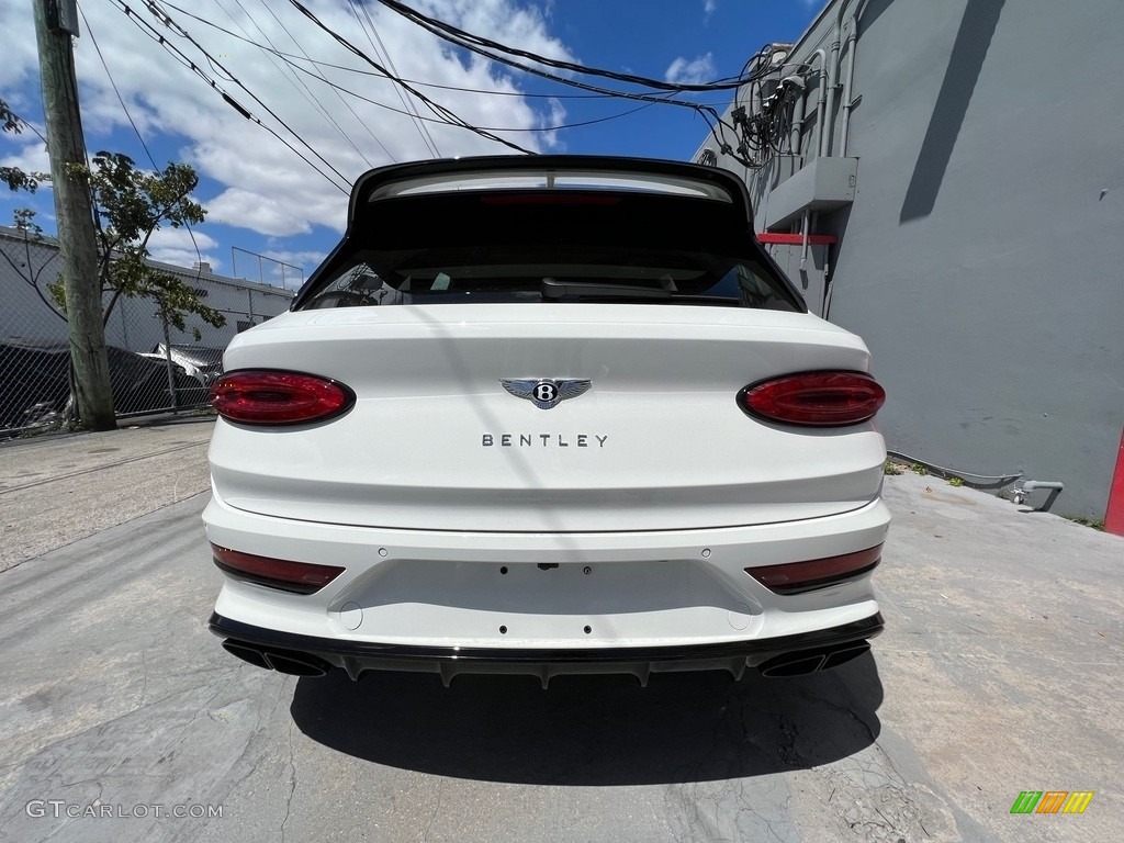 2022 Bentley Bentayga S Marks and Logos Photos