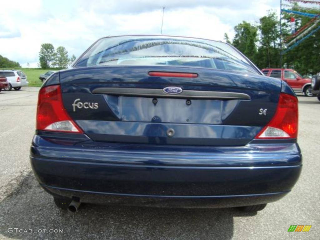 2002 Focus SE Sedan - Twilight Blue Metallic / Medium Graphite photo #5