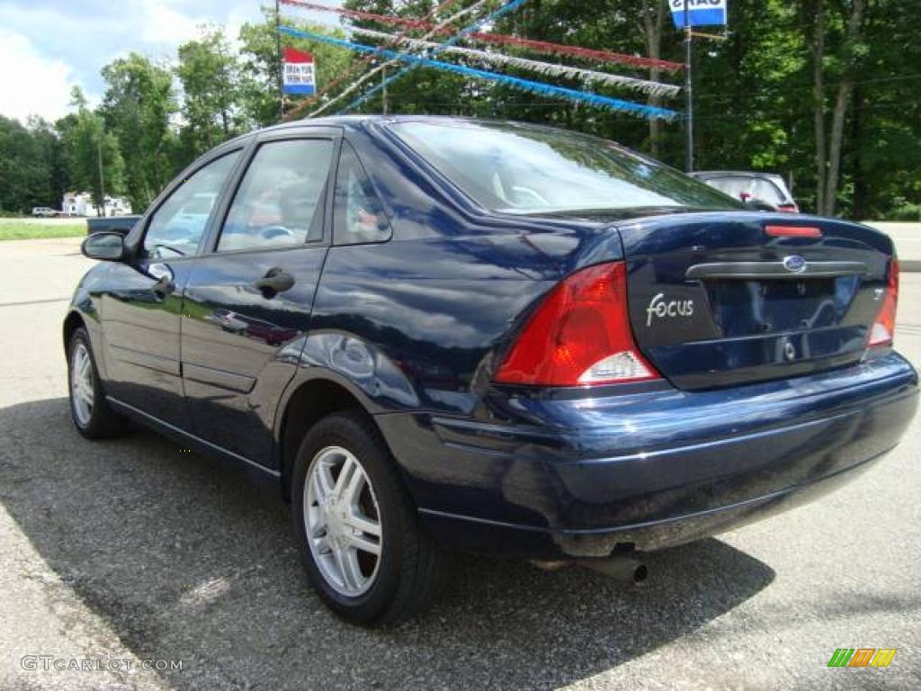 2002 Focus SE Sedan - Twilight Blue Metallic / Medium Graphite photo #8