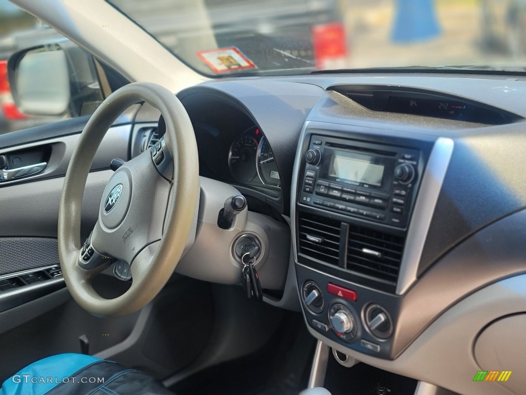 2013 Forester 2.5 X Premium - Sage Green Metallic / Platinum photo #2
