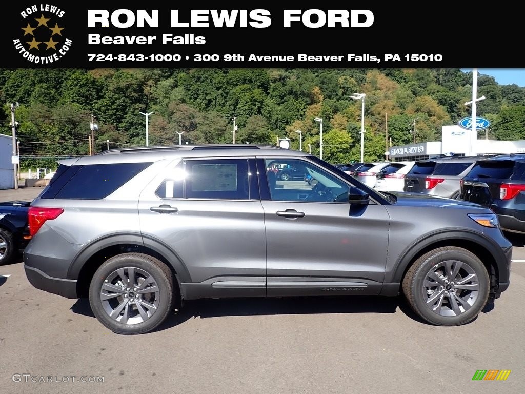 Carbonized Gray Metallic Ford Explorer