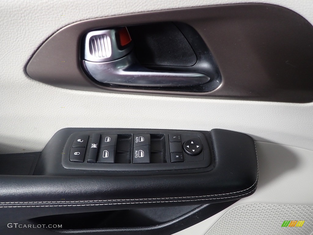 2021 Chrysler Voyager LXI Controls Photo #144739895