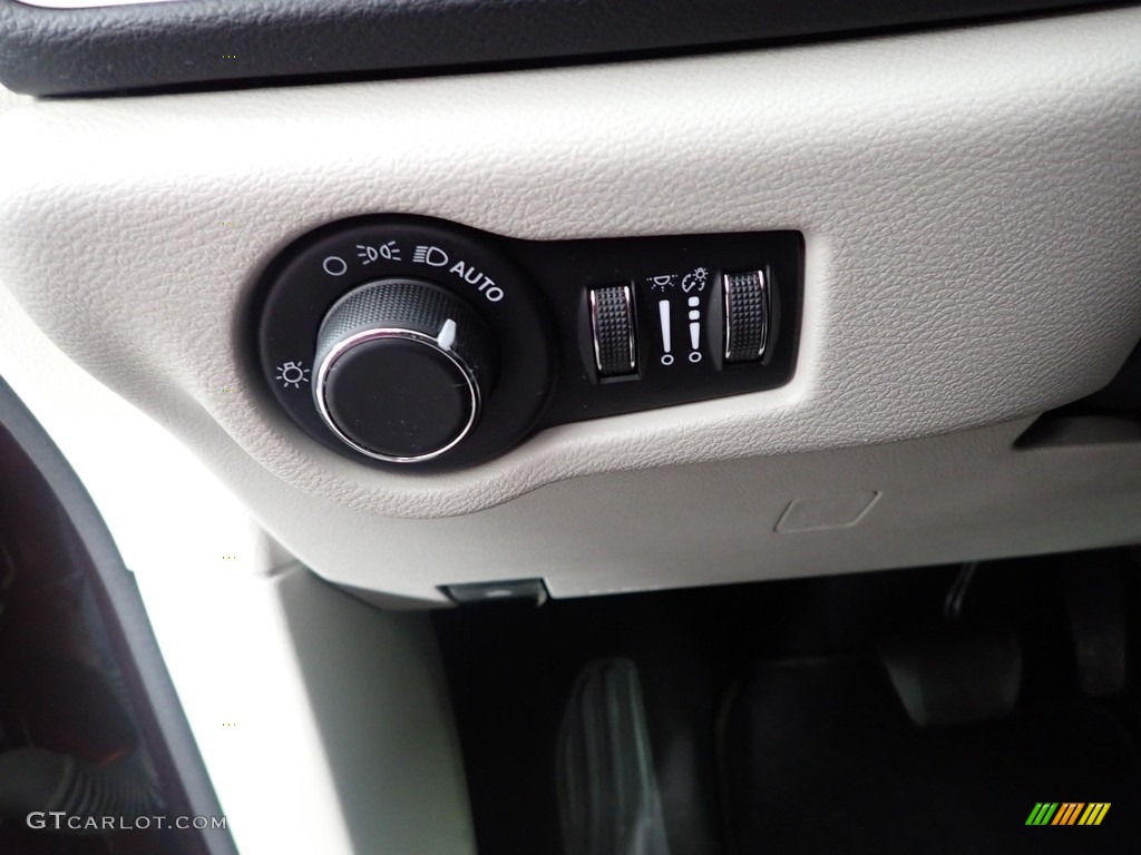 2021 Chrysler Voyager LXI Controls Photo #144739949