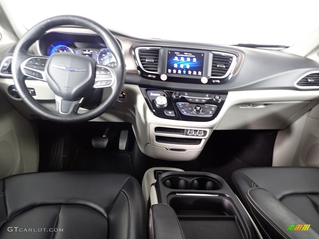 2021 Chrysler Voyager LXI Dashboard Photos