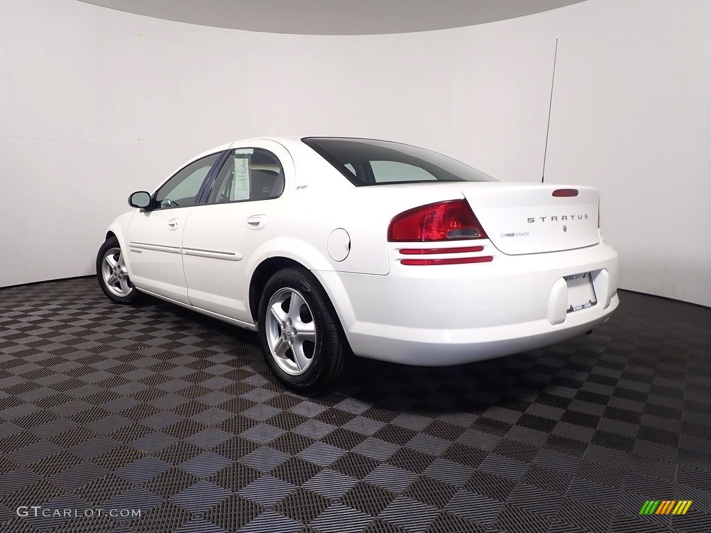 2001 Stratus SE Sedan - Stone White / Dark Slate Gray photo #8