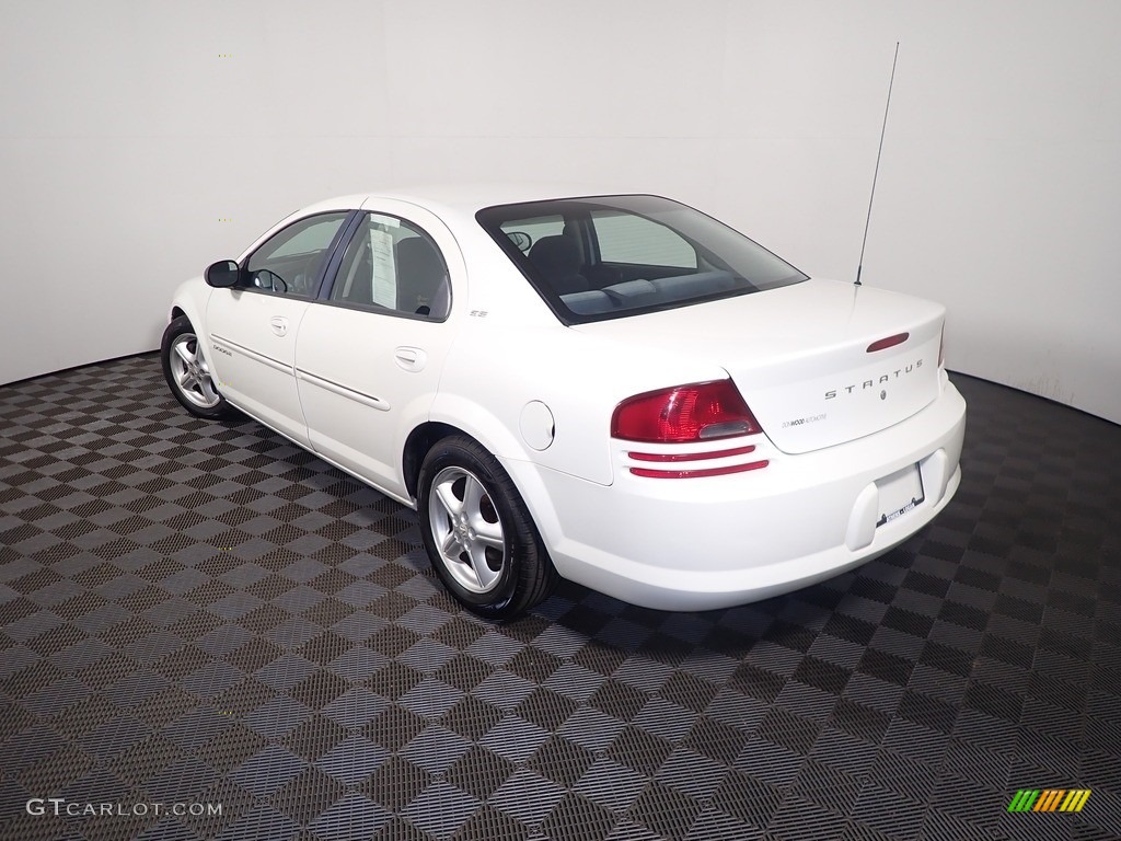 2001 Stratus SE Sedan - Stone White / Dark Slate Gray photo #9