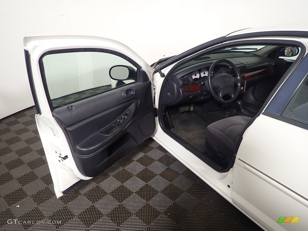 2001 Stratus SE Sedan - Stone White / Dark Slate Gray photo #15