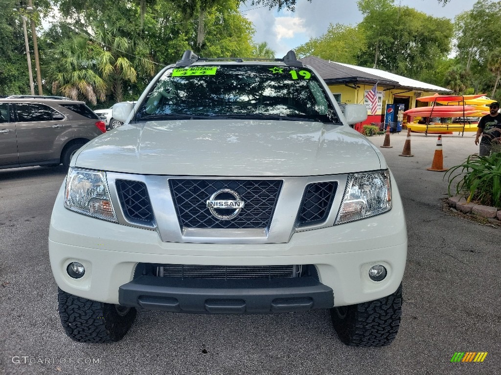 2019 Frontier Pro-4X Crew Cab 4x4 - Glacier White / Graphite/Steel photo #8