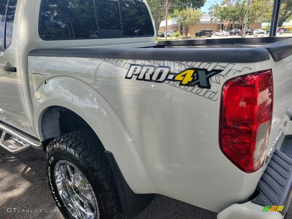 2019 Nissan Frontier Pro-4X Crew Cab 4x4 Marks and Logos Photo #144741617