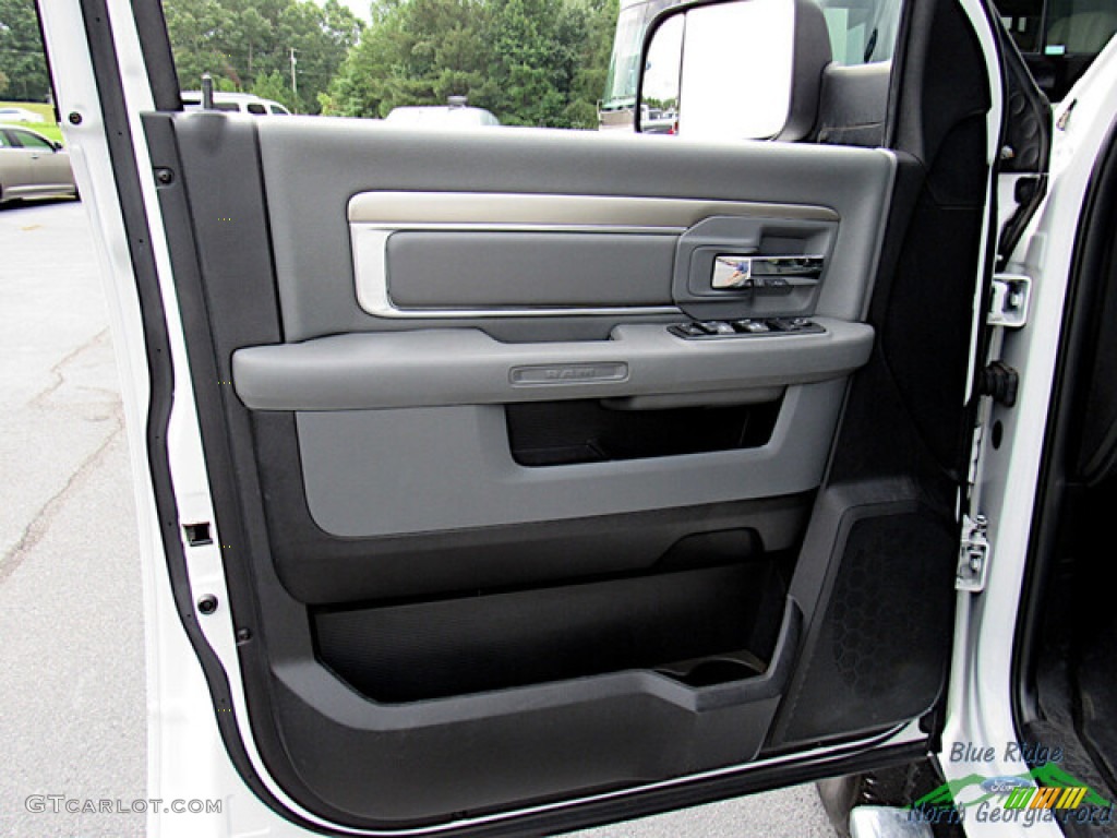 2016 Ram 2500 SLT Crew Cab 4x4 Door Panel Photos