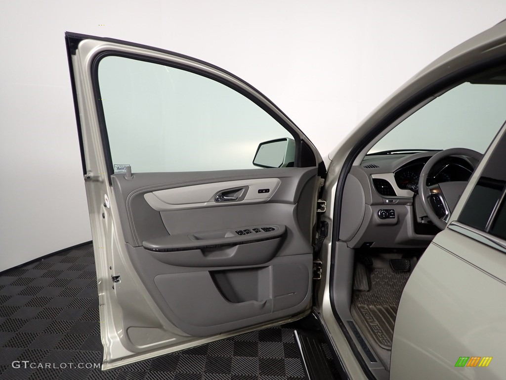 2013 Traverse LTZ AWD - Champagne Silver Metallic / Dark Titanium/Light Titanium photo #16