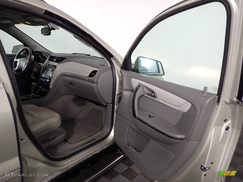 2013 Traverse LTZ AWD - Champagne Silver Metallic / Dark Titanium/Light Titanium photo #32