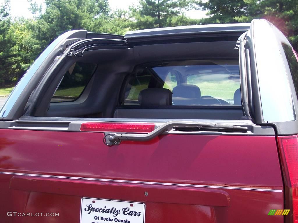 2004 Envoy XUV SLT 4x4 - Magnetic Red Metallic / Dark Pewter photo #23