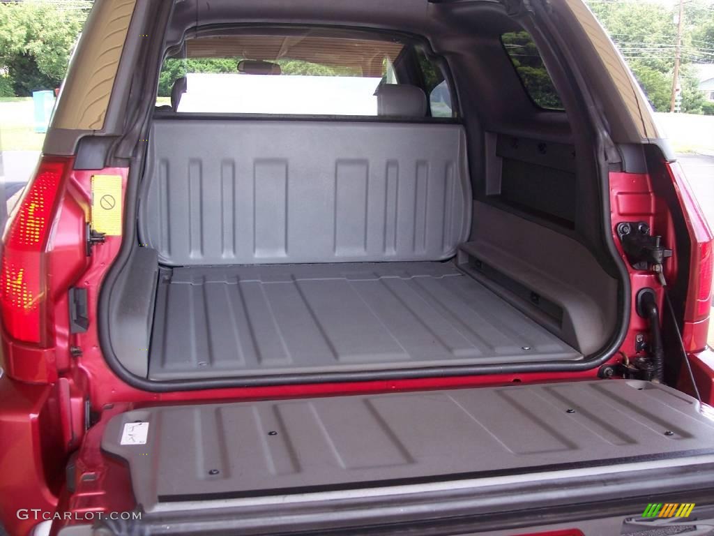 2004 Envoy XUV SLT 4x4 - Magnetic Red Metallic / Dark Pewter photo #24