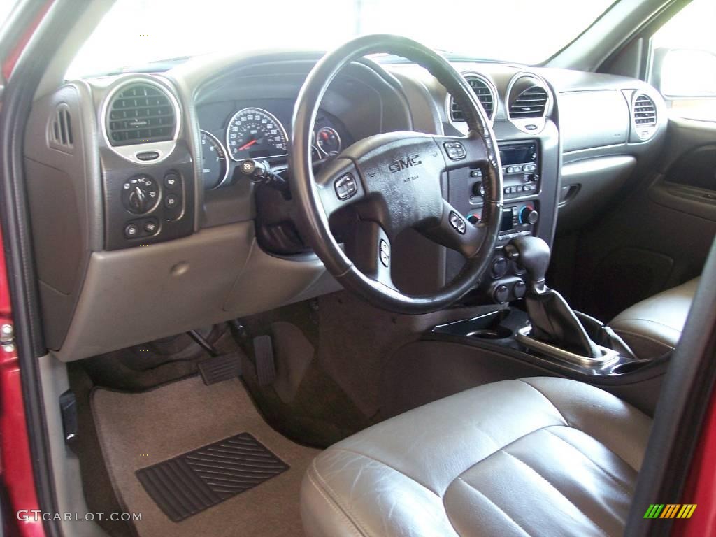 2004 Envoy XUV SLT 4x4 - Magnetic Red Metallic / Dark Pewter photo #26