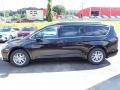 2022 Brilliant Black Crystal Pearl Chrysler Pacifica Touring L  photo #2