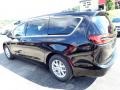 2022 Brilliant Black Crystal Pearl Chrysler Pacifica Touring L  photo #3