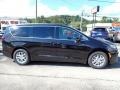 2022 Brilliant Black Crystal Pearl Chrysler Pacifica Touring L  photo #7