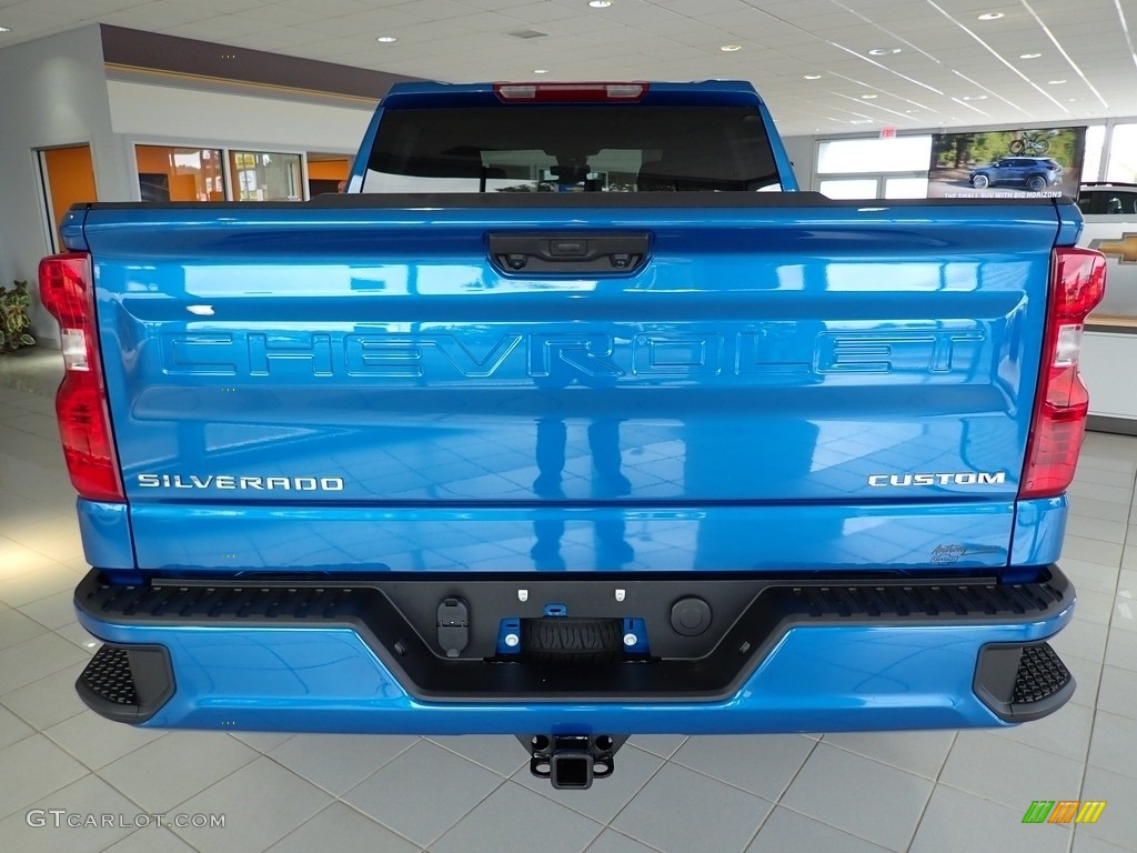 2022 Silverado 1500 Custom Crew Cab 4x4 - Glacier Blue Metallic / Jet Black photo #3