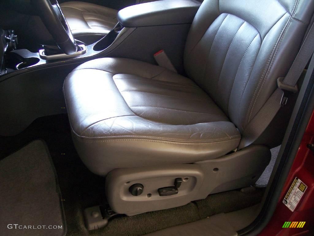 2004 Envoy XUV SLT 4x4 - Magnetic Red Metallic / Dark Pewter photo #29