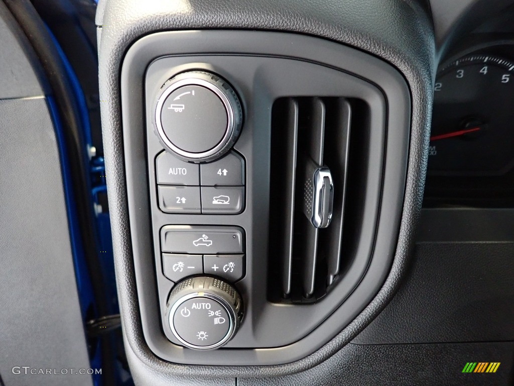 2022 Silverado 1500 Custom Crew Cab 4x4 - Glacier Blue Metallic / Jet Black photo #17