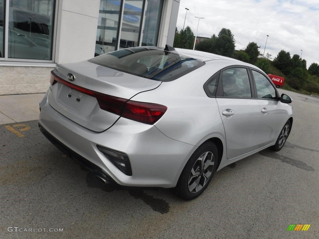 2019 Forte LXS - Gravity Grey / Black photo #9
