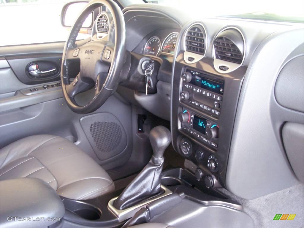 2004 Envoy XUV SLT 4x4 - Magnetic Red Metallic / Dark Pewter photo #35