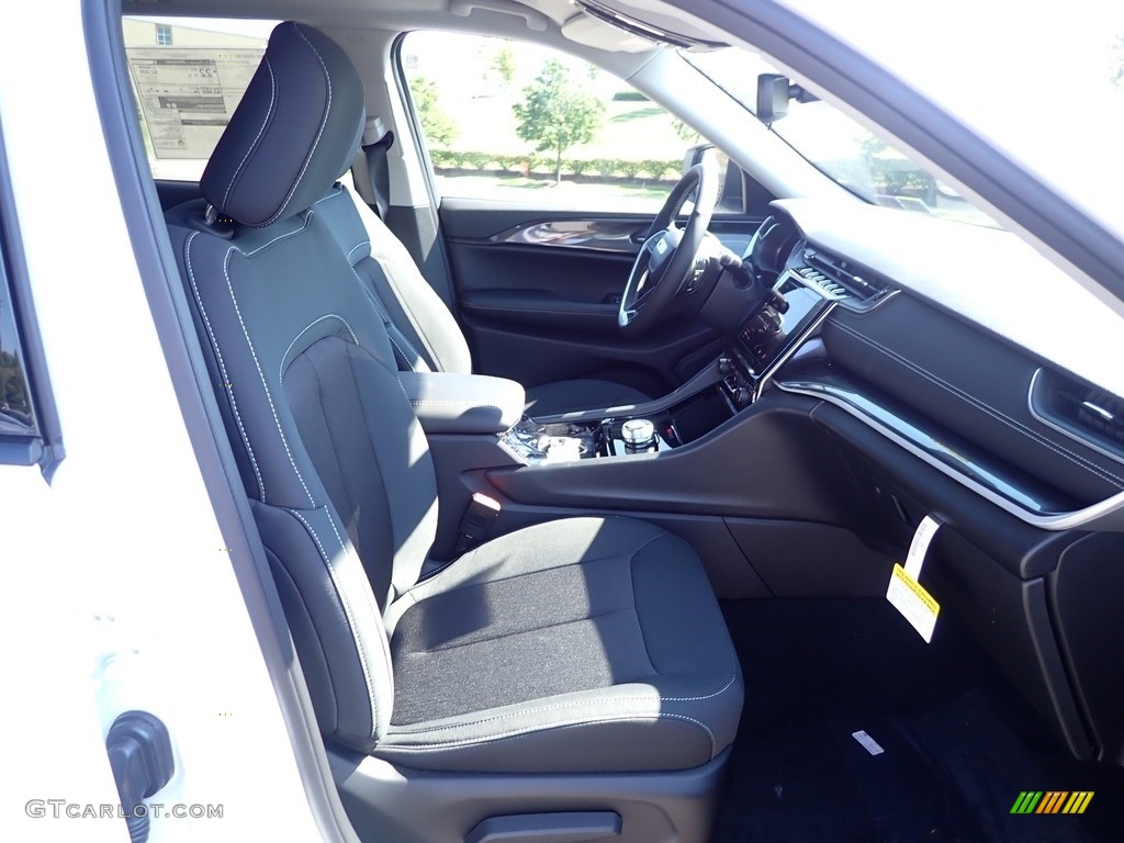 2023 Jeep Grand Cherokee Laredo 4x4 Front Seat Photo #144759864