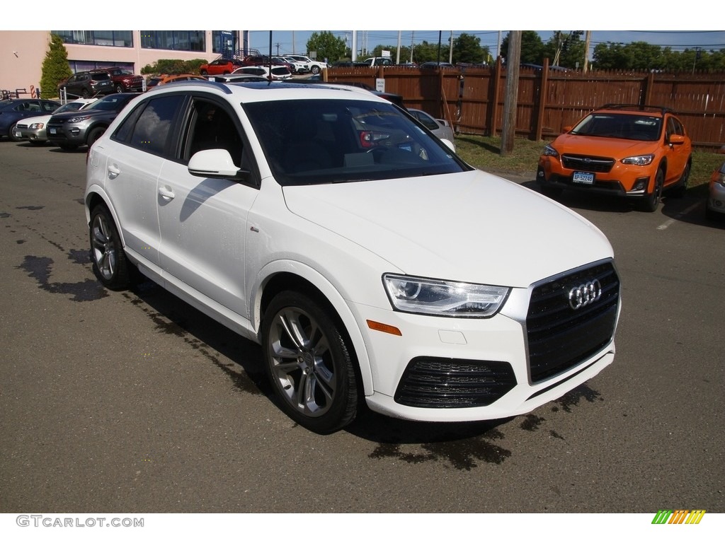 2018 Audi Q3 2.0 TFSI Premium Exterior Photos