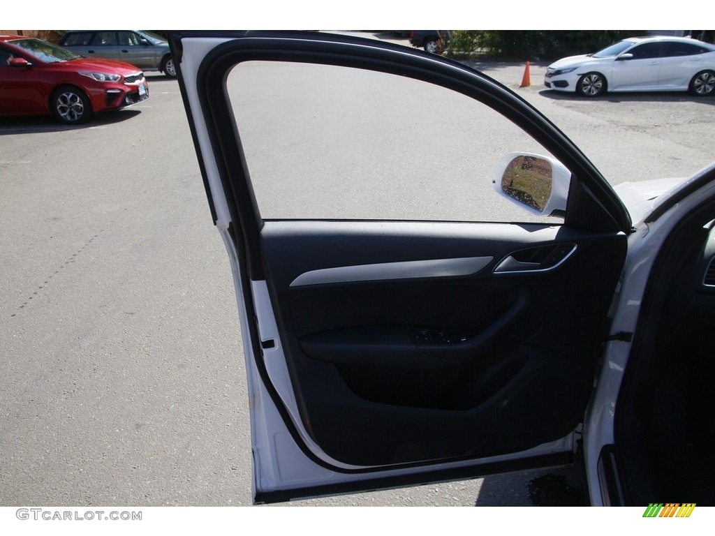 2018 Q3 2.0 TFSI Premium - Cortina White / Black photo #9